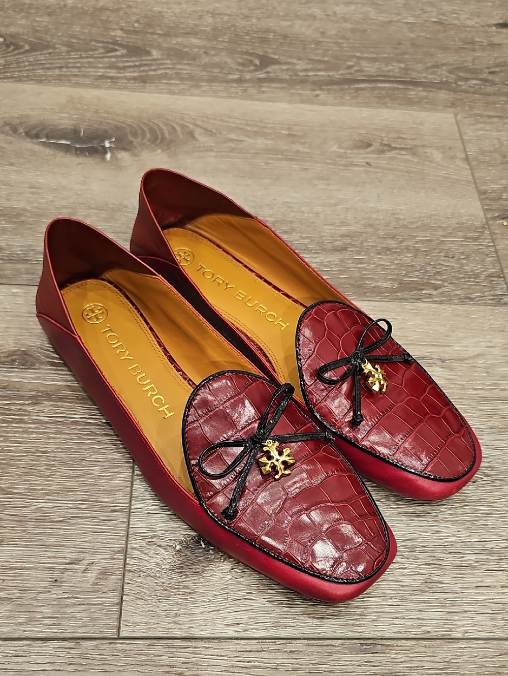 [Like New] TORY BURCH Croc Embossed Bow Loafers In Dark Red, Gold Logo Charm 8.5
